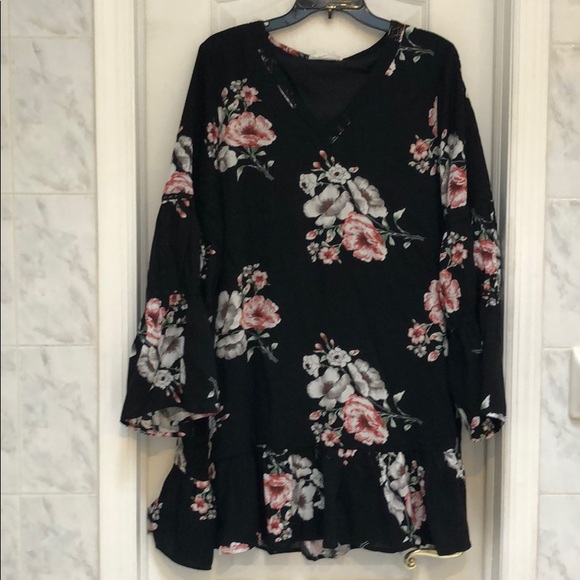 Black floral bell sleeve dress - Picture 6 of 8